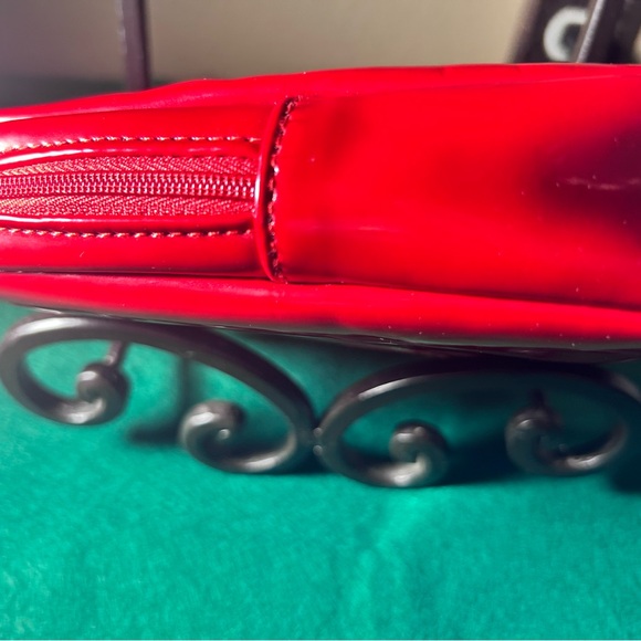 Authentic NWOT Preloved Matching Red CD compact mirror and makeup pouch - Picture 3 of 9